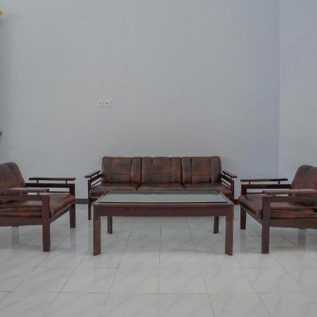 Oyo 477 Raka Residence Syariah Purwoharjo Banyuwangi 外南梦 外观 照片