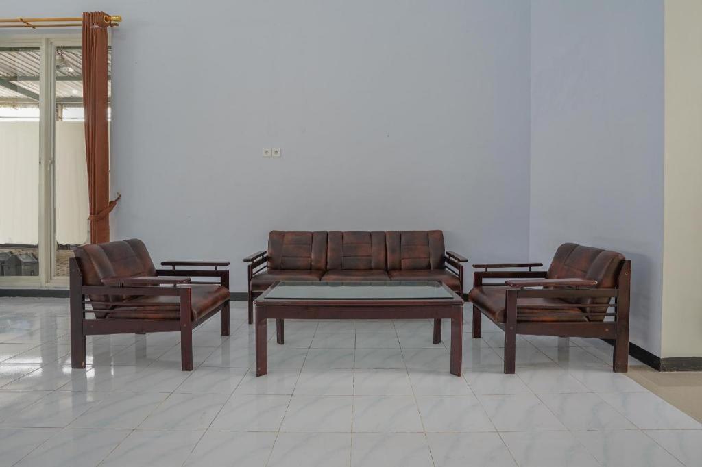 Oyo 477 Raka Residence Syariah Purwoharjo Banyuwangi 外南梦 外观 照片