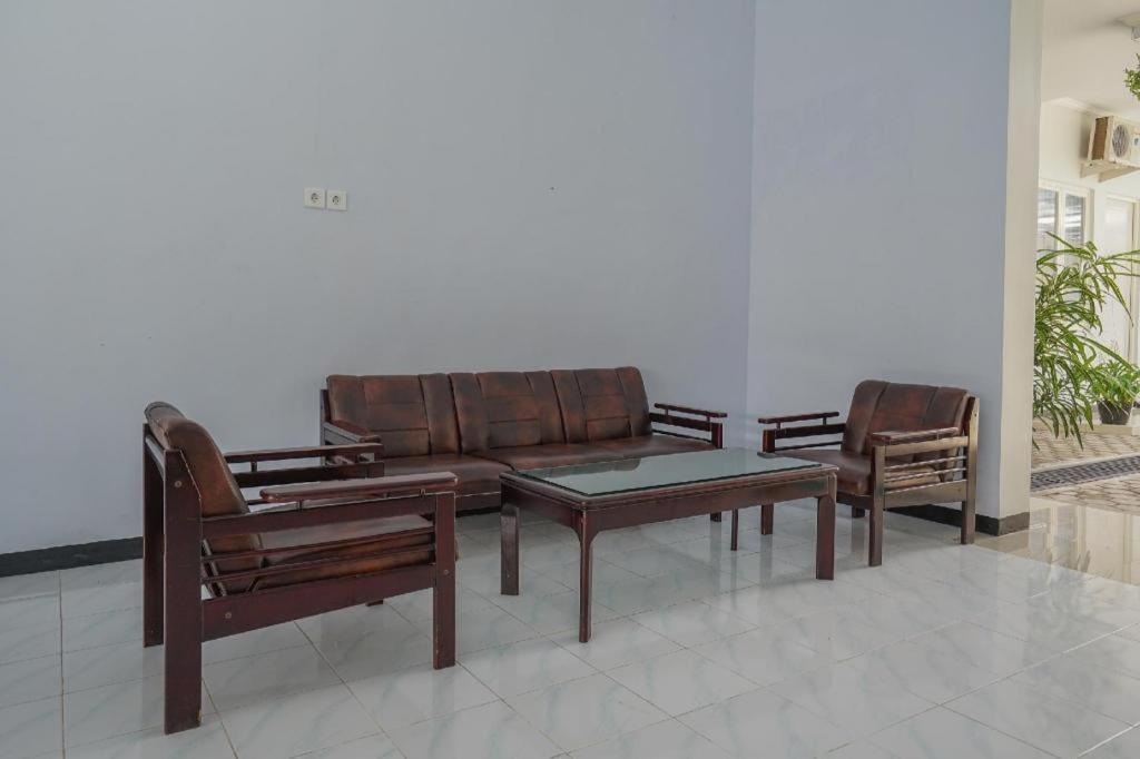 Oyo 477 Raka Residence Syariah Purwoharjo Banyuwangi 外南梦 外观 照片