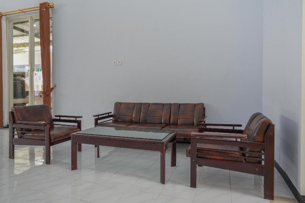 Oyo 477 Raka Residence Syariah Purwoharjo Banyuwangi 外南梦 外观 照片